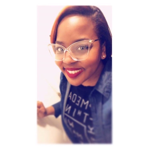 Clear Frames Gold Accent - Picture 4 of 4